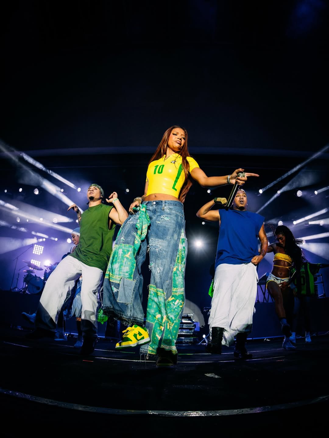 A-Rainha-da-Favela-entrou-em-campo-primeiro.-Hoje-o-esquenta-veio-fortissimo-👑🇧🇷ArenaBrasil-3 O segredo por trás do look de Ludmilla na Arena Brasileira: conheça a peça exclusiva